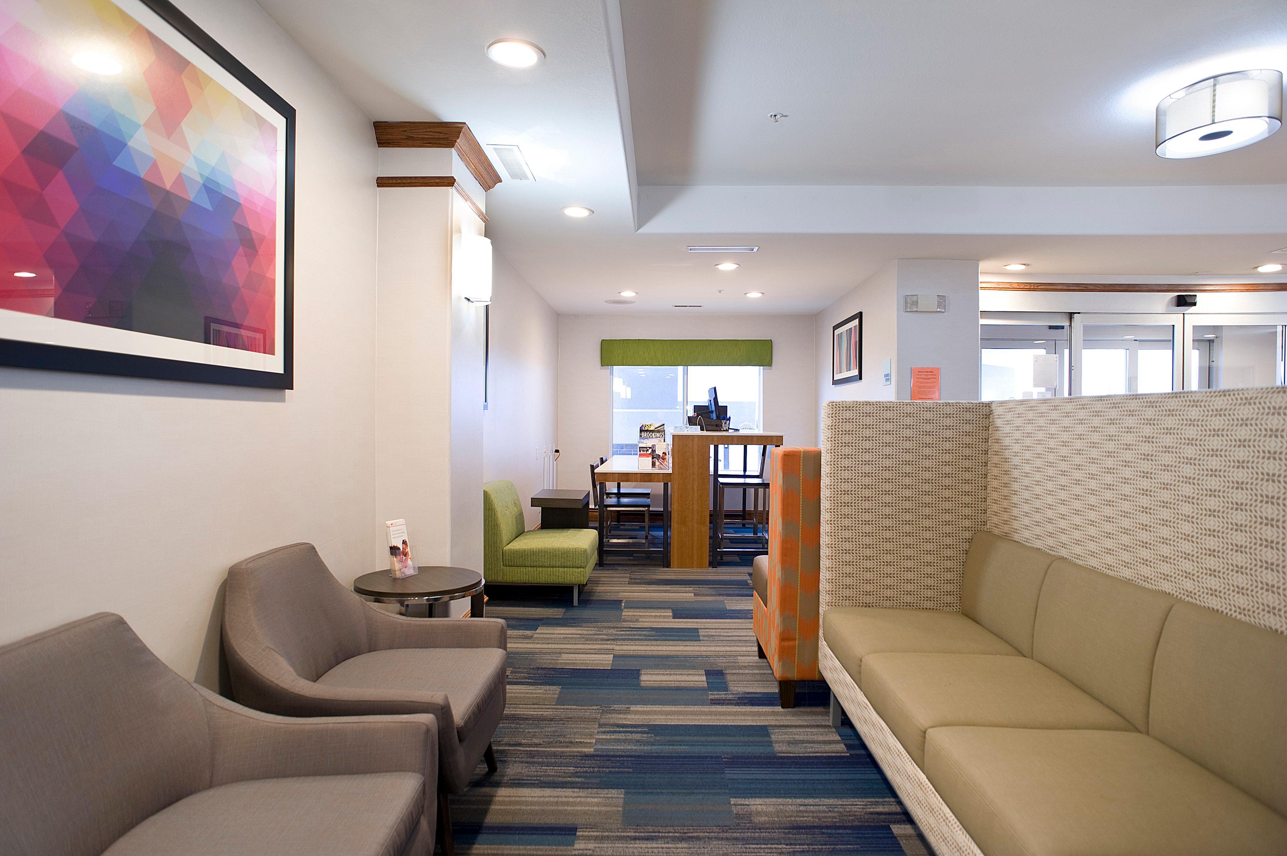 Holiday Inn Express Hotel & Suites Brookings By Ihg Exterior foto