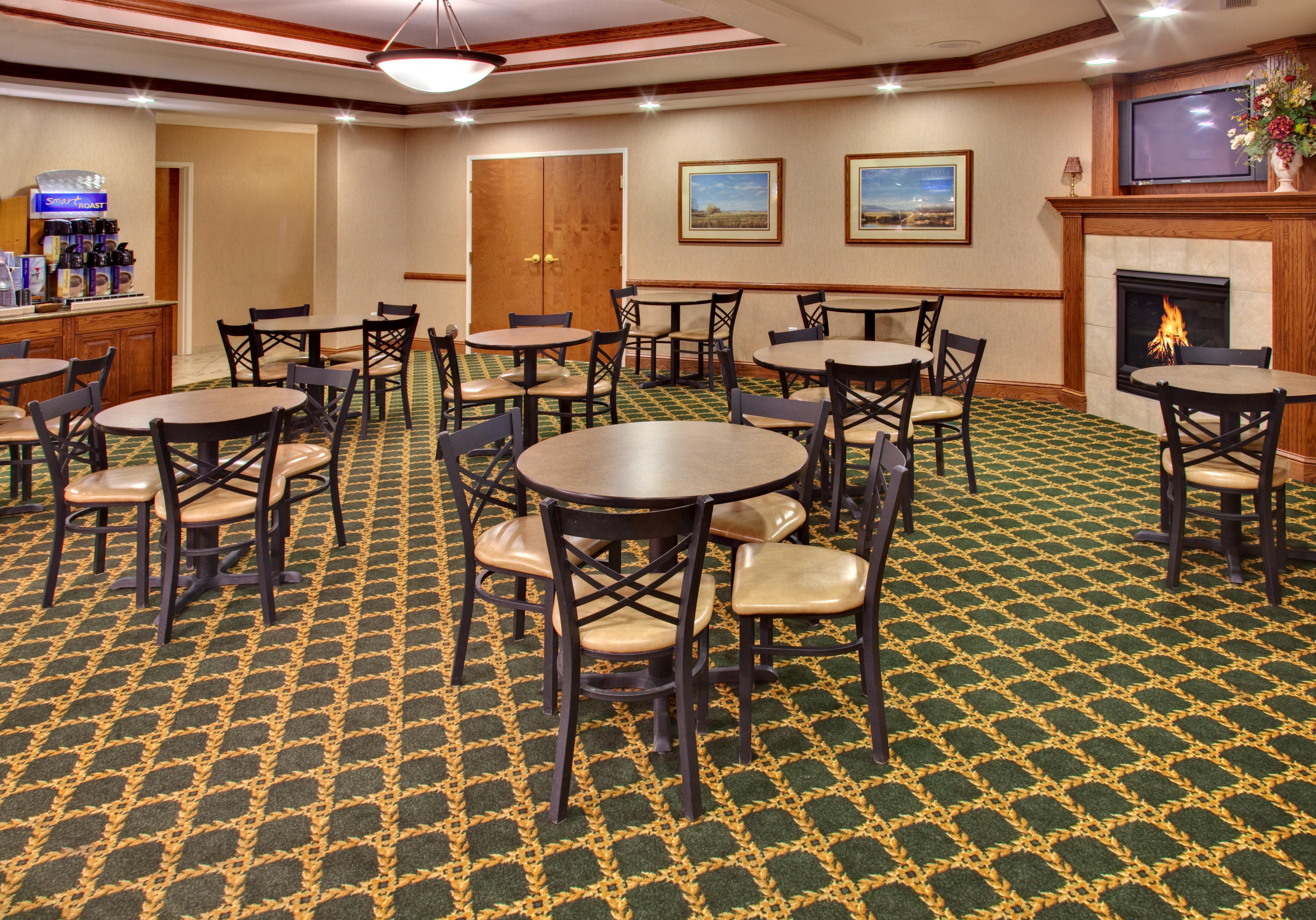 Holiday Inn Express Hotel & Suites Brookings By Ihg Exterior foto
