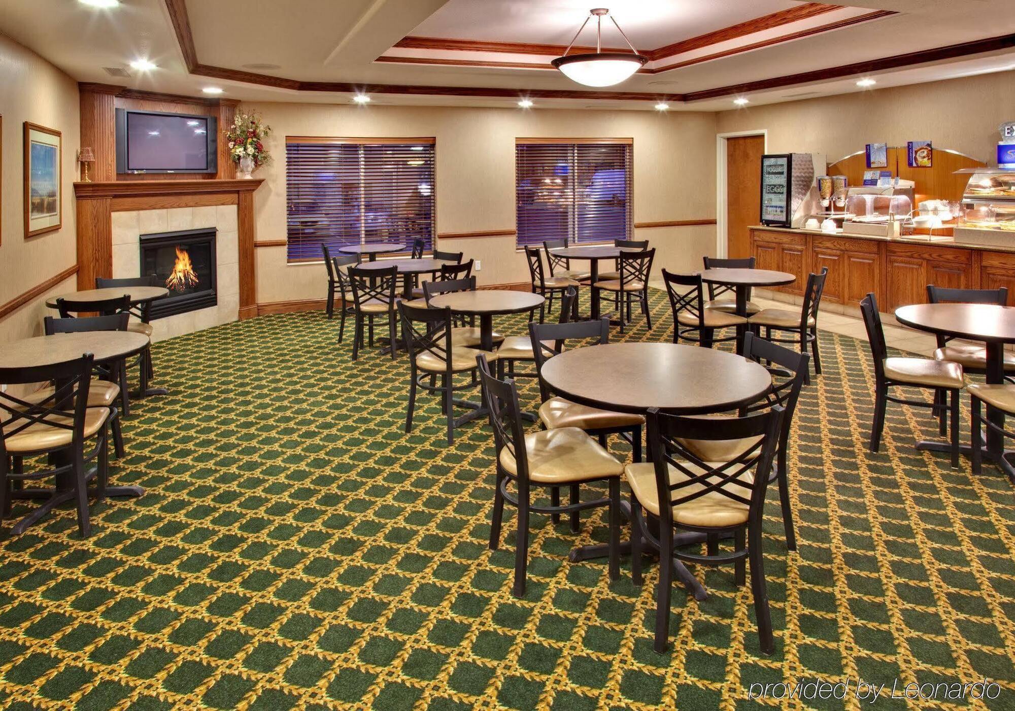 Holiday Inn Express Hotel & Suites Brookings By Ihg Exterior foto